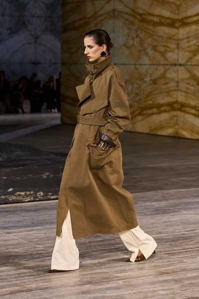 Look 11